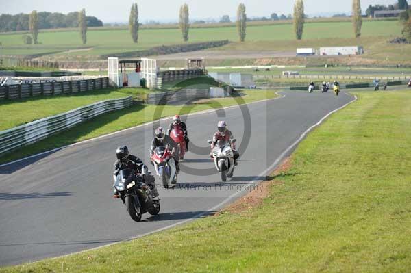 Mallory park Leicestershire;Mallory park photographs;Motorcycle action photographs;event digital images;eventdigitalimages;mallory park;no limits trackday;peter wileman photography;trackday;trackday digital images;trackday photos