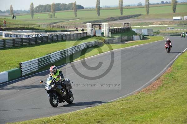 Mallory park Leicestershire;Mallory park photographs;Motorcycle action photographs;event digital images;eventdigitalimages;mallory park;no limits trackday;peter wileman photography;trackday;trackday digital images;trackday photos