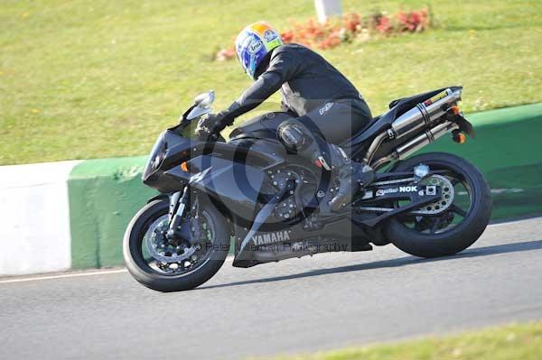 Mallory park Leicestershire;Mallory park photographs;Motorcycle action photographs;event digital images;eventdigitalimages;mallory park;no limits trackday;peter wileman photography;trackday;trackday digital images;trackday photos