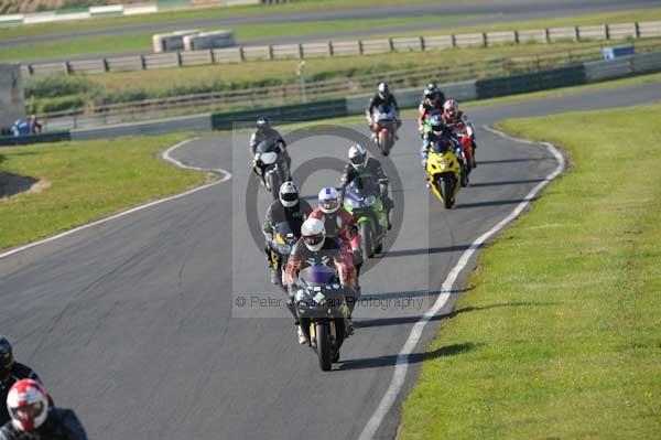 Mallory park Leicestershire;Mallory park photographs;Motorcycle action photographs;event digital images;eventdigitalimages;mallory park;no limits trackday;peter wileman photography;trackday;trackday digital images;trackday photos