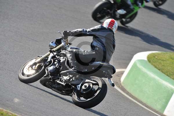 Mallory park Leicestershire;Mallory park photographs;Motorcycle action photographs;event digital images;eventdigitalimages;mallory park;no limits trackday;peter wileman photography;trackday;trackday digital images;trackday photos