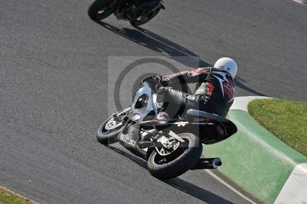 Mallory park Leicestershire;Mallory park photographs;Motorcycle action photographs;event digital images;eventdigitalimages;mallory park;no limits trackday;peter wileman photography;trackday;trackday digital images;trackday photos