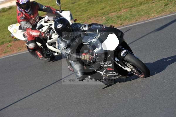 Mallory park Leicestershire;Mallory park photographs;Motorcycle action photographs;event digital images;eventdigitalimages;mallory park;no limits trackday;peter wileman photography;trackday;trackday digital images;trackday photos