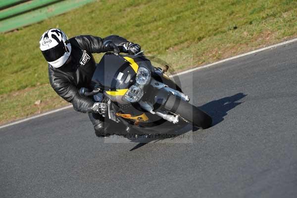 Mallory park Leicestershire;Mallory park photographs;Motorcycle action photographs;event digital images;eventdigitalimages;mallory park;no limits trackday;peter wileman photography;trackday;trackday digital images;trackday photos