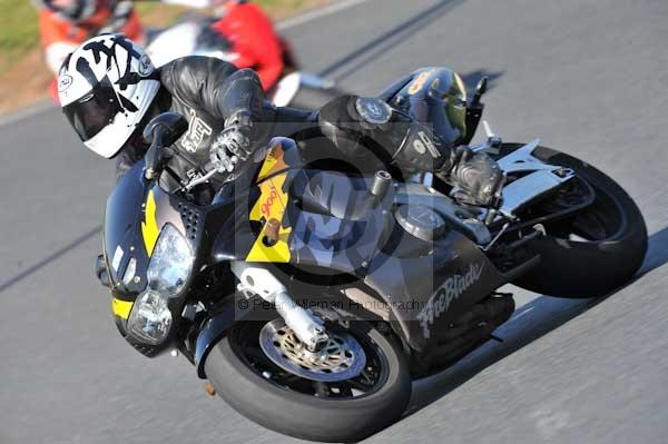 Mallory park Leicestershire;Mallory park photographs;Motorcycle action photographs;event digital images;eventdigitalimages;mallory park;no limits trackday;peter wileman photography;trackday;trackday digital images;trackday photos