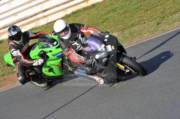 Mallory park Leicestershire;Mallory park photographs;Motorcycle action photographs;event digital images;eventdigitalimages;mallory park;no limits trackday;peter wileman photography;trackday;trackday digital images;trackday photos