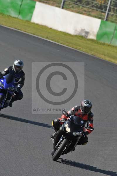 Mallory park Leicestershire;Mallory park photographs;Motorcycle action photographs;event digital images;eventdigitalimages;mallory park;no limits trackday;peter wileman photography;trackday;trackday digital images;trackday photos