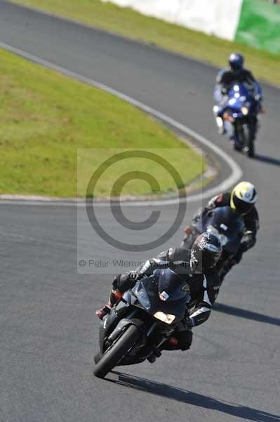 Mallory park Leicestershire;Mallory park photographs;Motorcycle action photographs;event digital images;eventdigitalimages;mallory park;no limits trackday;peter wileman photography;trackday;trackday digital images;trackday photos