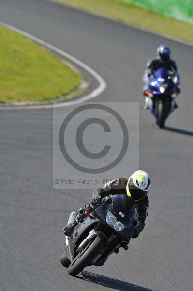 Mallory park Leicestershire;Mallory park photographs;Motorcycle action photographs;event digital images;eventdigitalimages;mallory park;no limits trackday;peter wileman photography;trackday;trackday digital images;trackday photos