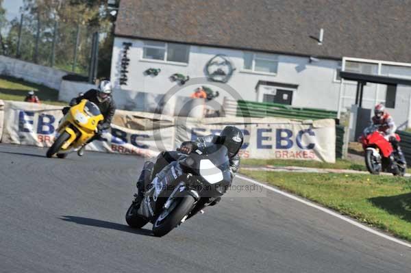 Mallory park Leicestershire;Mallory park photographs;Motorcycle action photographs;event digital images;eventdigitalimages;mallory park;no limits trackday;peter wileman photography;trackday;trackday digital images;trackday photos