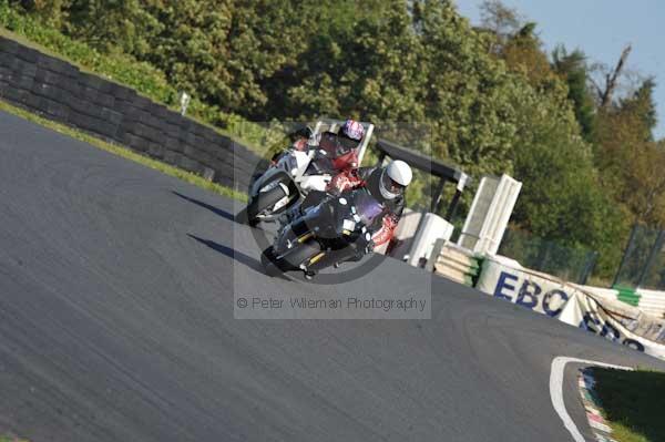 Mallory park Leicestershire;Mallory park photographs;Motorcycle action photographs;event digital images;eventdigitalimages;mallory park;no limits trackday;peter wileman photography;trackday;trackday digital images;trackday photos