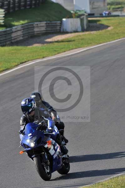 Mallory park Leicestershire;Mallory park photographs;Motorcycle action photographs;event digital images;eventdigitalimages;mallory park;no limits trackday;peter wileman photography;trackday;trackday digital images;trackday photos