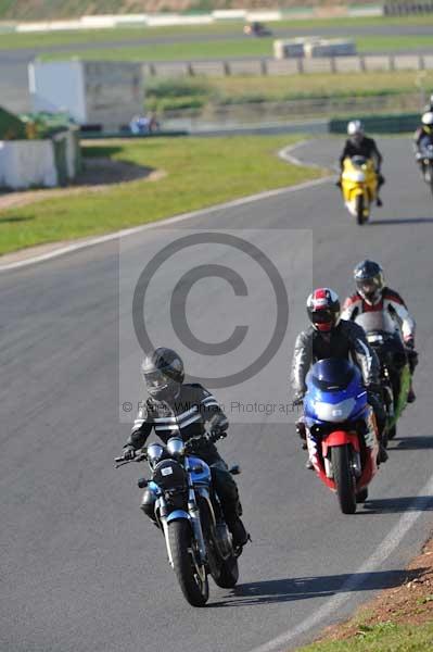 Mallory park Leicestershire;Mallory park photographs;Motorcycle action photographs;event digital images;eventdigitalimages;mallory park;no limits trackday;peter wileman photography;trackday;trackday digital images;trackday photos