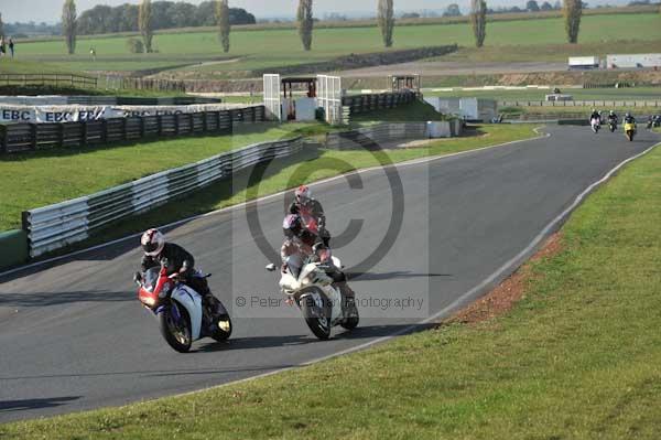 Mallory park Leicestershire;Mallory park photographs;Motorcycle action photographs;event digital images;eventdigitalimages;mallory park;no limits trackday;peter wileman photography;trackday;trackday digital images;trackday photos