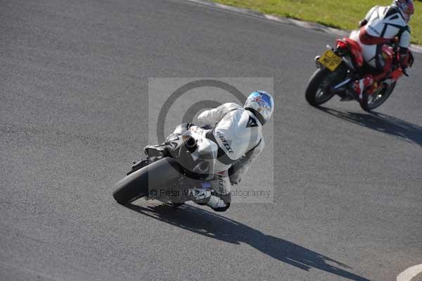 Mallory park Leicestershire;Mallory park photographs;Motorcycle action photographs;event digital images;eventdigitalimages;mallory park;no limits trackday;peter wileman photography;trackday;trackday digital images;trackday photos