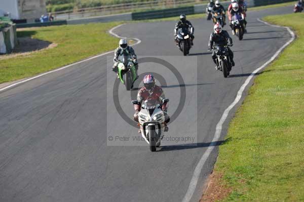 Mallory park Leicestershire;Mallory park photographs;Motorcycle action photographs;event digital images;eventdigitalimages;mallory park;no limits trackday;peter wileman photography;trackday;trackday digital images;trackday photos