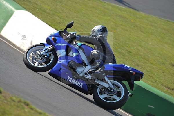 Mallory park Leicestershire;Mallory park photographs;Motorcycle action photographs;event digital images;eventdigitalimages;mallory park;no limits trackday;peter wileman photography;trackday;trackday digital images;trackday photos