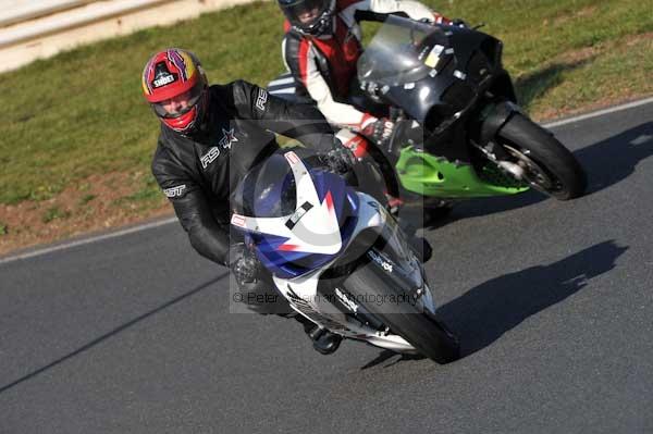 Mallory park Leicestershire;Mallory park photographs;Motorcycle action photographs;event digital images;eventdigitalimages;mallory park;no limits trackday;peter wileman photography;trackday;trackday digital images;trackday photos