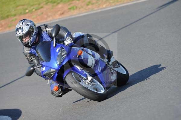 Mallory park Leicestershire;Mallory park photographs;Motorcycle action photographs;event digital images;eventdigitalimages;mallory park;no limits trackday;peter wileman photography;trackday;trackday digital images;trackday photos