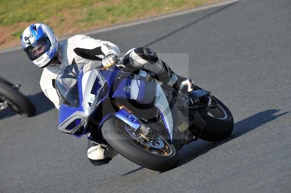 Mallory park Leicestershire;Mallory park photographs;Motorcycle action photographs;event digital images;eventdigitalimages;mallory park;no limits trackday;peter wileman photography;trackday;trackday digital images;trackday photos