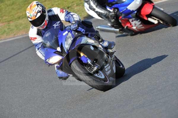 Mallory park Leicestershire;Mallory park photographs;Motorcycle action photographs;event digital images;eventdigitalimages;mallory park;no limits trackday;peter wileman photography;trackday;trackday digital images;trackday photos