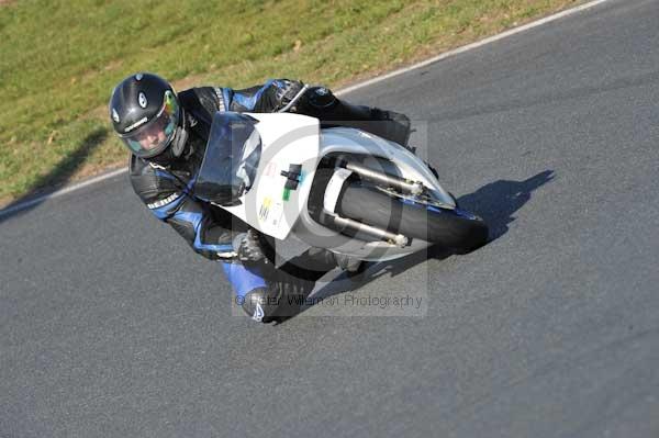 Mallory park Leicestershire;Mallory park photographs;Motorcycle action photographs;event digital images;eventdigitalimages;mallory park;no limits trackday;peter wileman photography;trackday;trackday digital images;trackday photos