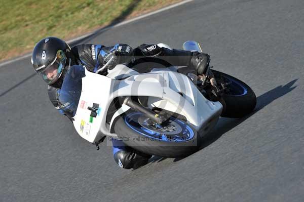 Mallory park Leicestershire;Mallory park photographs;Motorcycle action photographs;event digital images;eventdigitalimages;mallory park;no limits trackday;peter wileman photography;trackday;trackday digital images;trackday photos