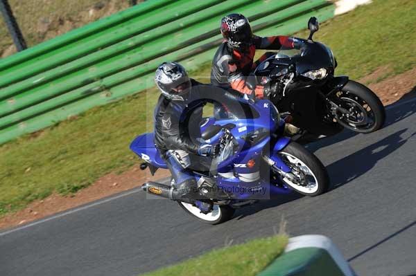 Mallory park Leicestershire;Mallory park photographs;Motorcycle action photographs;event digital images;eventdigitalimages;mallory park;no limits trackday;peter wileman photography;trackday;trackday digital images;trackday photos