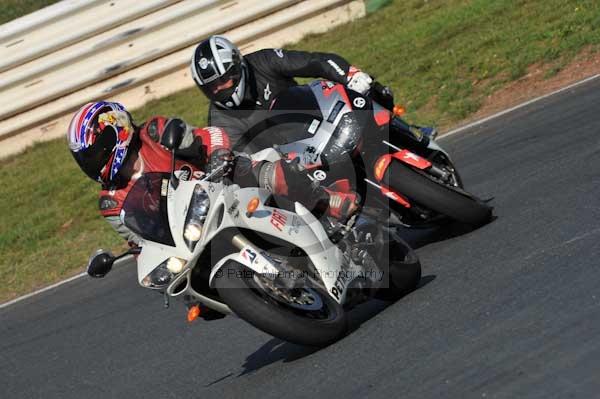 Mallory park Leicestershire;Mallory park photographs;Motorcycle action photographs;event digital images;eventdigitalimages;mallory park;no limits trackday;peter wileman photography;trackday;trackday digital images;trackday photos