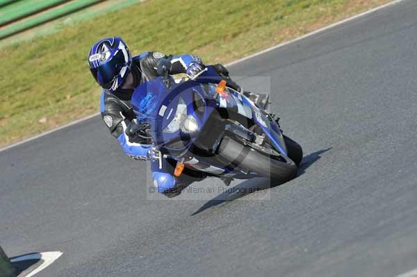 Mallory park Leicestershire;Mallory park photographs;Motorcycle action photographs;event digital images;eventdigitalimages;mallory park;no limits trackday;peter wileman photography;trackday;trackday digital images;trackday photos