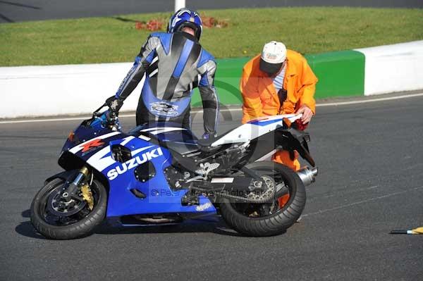 Mallory park Leicestershire;Mallory park photographs;Motorcycle action photographs;event digital images;eventdigitalimages;mallory park;no limits trackday;peter wileman photography;trackday;trackday digital images;trackday photos