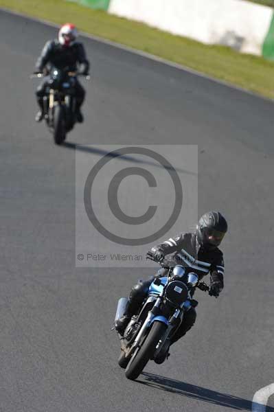 Mallory park Leicestershire;Mallory park photographs;Motorcycle action photographs;event digital images;eventdigitalimages;mallory park;no limits trackday;peter wileman photography;trackday;trackday digital images;trackday photos