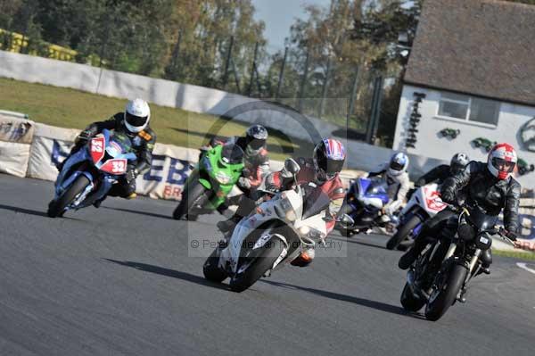 Mallory park Leicestershire;Mallory park photographs;Motorcycle action photographs;event digital images;eventdigitalimages;mallory park;no limits trackday;peter wileman photography;trackday;trackday digital images;trackday photos