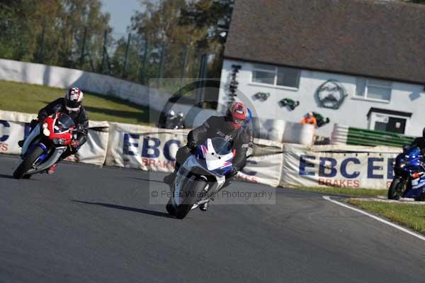 Mallory park Leicestershire;Mallory park photographs;Motorcycle action photographs;event digital images;eventdigitalimages;mallory park;no limits trackday;peter wileman photography;trackday;trackday digital images;trackday photos