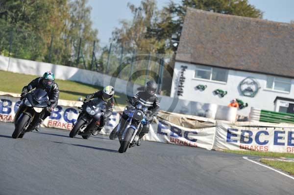 Mallory park Leicestershire;Mallory park photographs;Motorcycle action photographs;event digital images;eventdigitalimages;mallory park;no limits trackday;peter wileman photography;trackday;trackday digital images;trackday photos