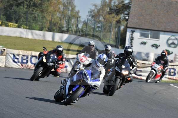 Mallory park Leicestershire;Mallory park photographs;Motorcycle action photographs;event digital images;eventdigitalimages;mallory park;no limits trackday;peter wileman photography;trackday;trackday digital images;trackday photos