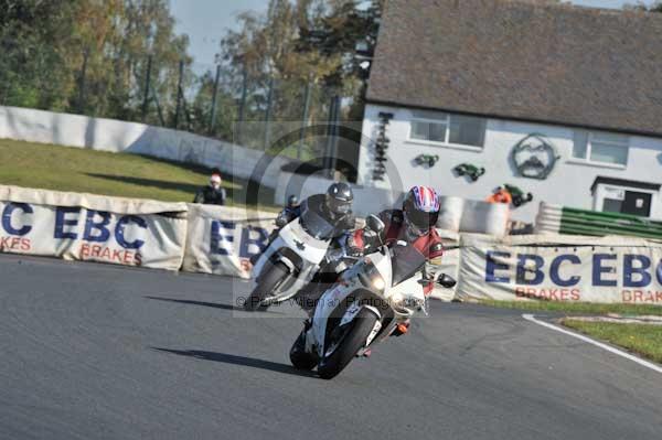 Mallory park Leicestershire;Mallory park photographs;Motorcycle action photographs;event digital images;eventdigitalimages;mallory park;no limits trackday;peter wileman photography;trackday;trackday digital images;trackday photos