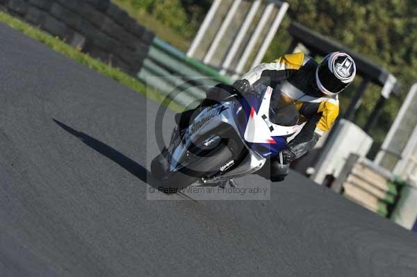 Mallory park Leicestershire;Mallory park photographs;Motorcycle action photographs;event digital images;eventdigitalimages;mallory park;no limits trackday;peter wileman photography;trackday;trackday digital images;trackday photos