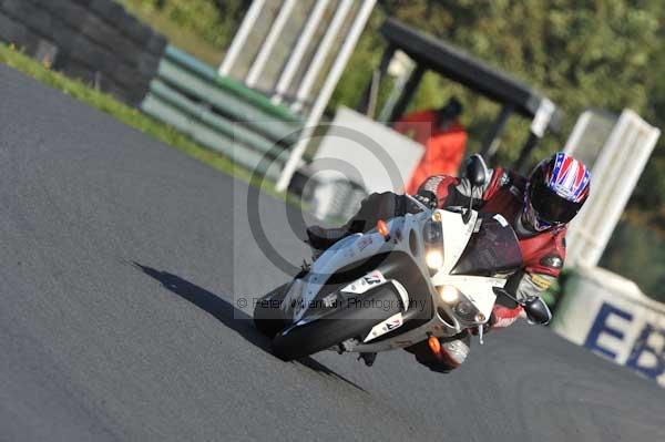 Mallory park Leicestershire;Mallory park photographs;Motorcycle action photographs;event digital images;eventdigitalimages;mallory park;no limits trackday;peter wileman photography;trackday;trackday digital images;trackday photos