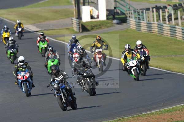 Mallory park Leicestershire;Mallory park photographs;Motorcycle action photographs;event digital images;eventdigitalimages;mallory park;no limits trackday;peter wileman photography;trackday;trackday digital images;trackday photos