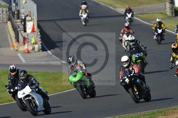 Mallory park Leicestershire;Mallory park photographs;Motorcycle action photographs;event digital images;eventdigitalimages;mallory park;no limits trackday;peter wileman photography;trackday;trackday digital images;trackday photos