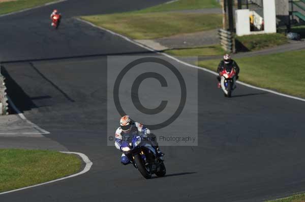 Mallory park Leicestershire;Mallory park photographs;Motorcycle action photographs;event digital images;eventdigitalimages;mallory park;no limits trackday;peter wileman photography;trackday;trackday digital images;trackday photos