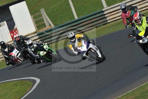 Mallory park Leicestershire;Mallory park photographs;Motorcycle action photographs;event digital images;eventdigitalimages;mallory park;no limits trackday;peter wileman photography;trackday;trackday digital images;trackday photos