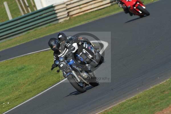 Mallory park Leicestershire;Mallory park photographs;Motorcycle action photographs;event digital images;eventdigitalimages;mallory park;no limits trackday;peter wileman photography;trackday;trackday digital images;trackday photos