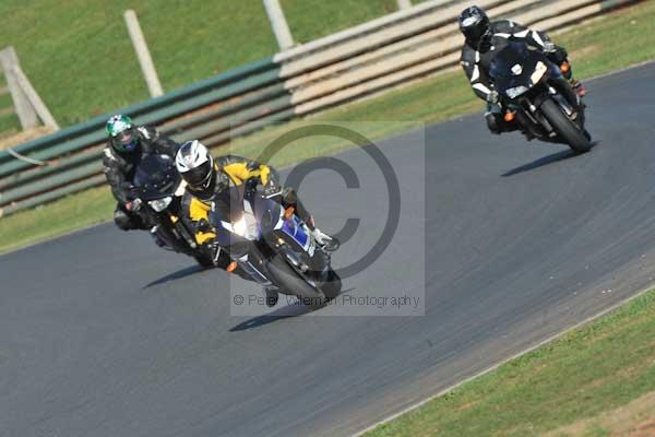 Mallory park Leicestershire;Mallory park photographs;Motorcycle action photographs;event digital images;eventdigitalimages;mallory park;no limits trackday;peter wileman photography;trackday;trackday digital images;trackday photos