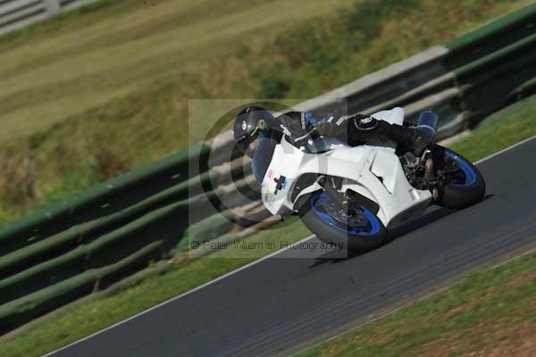 Mallory park Leicestershire;Mallory park photographs;Motorcycle action photographs;event digital images;eventdigitalimages;mallory park;no limits trackday;peter wileman photography;trackday;trackday digital images;trackday photos