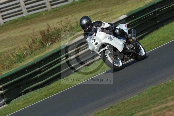 Mallory park Leicestershire;Mallory park photographs;Motorcycle action photographs;event digital images;eventdigitalimages;mallory park;no limits trackday;peter wileman photography;trackday;trackday digital images;trackday photos