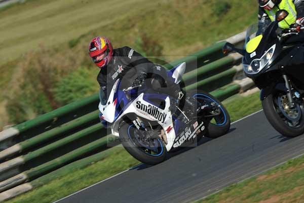 Mallory park Leicestershire;Mallory park photographs;Motorcycle action photographs;event digital images;eventdigitalimages;mallory park;no limits trackday;peter wileman photography;trackday;trackday digital images;trackday photos