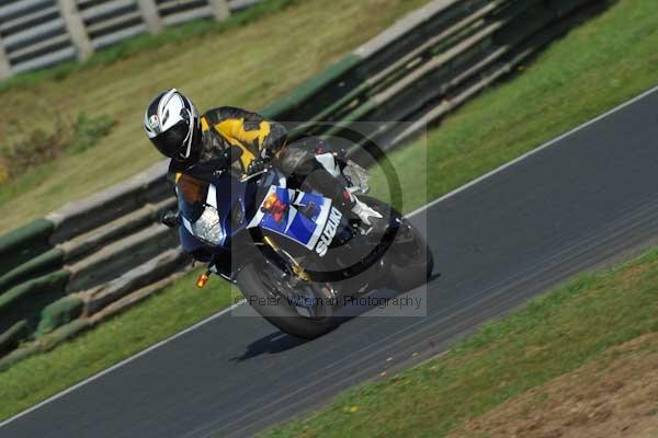 Mallory park Leicestershire;Mallory park photographs;Motorcycle action photographs;event digital images;eventdigitalimages;mallory park;no limits trackday;peter wileman photography;trackday;trackday digital images;trackday photos