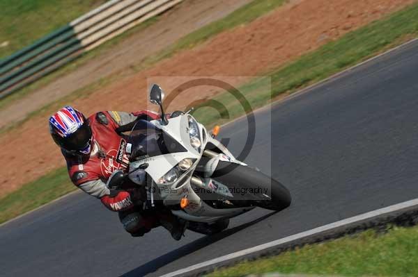 Mallory park Leicestershire;Mallory park photographs;Motorcycle action photographs;event digital images;eventdigitalimages;mallory park;no limits trackday;peter wileman photography;trackday;trackday digital images;trackday photos